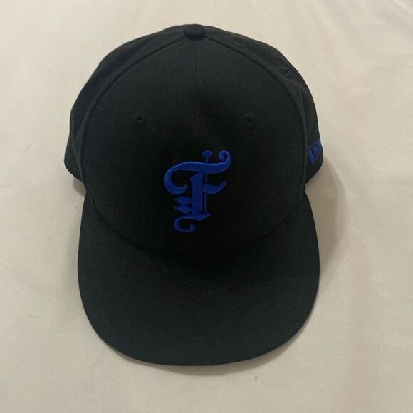 FEATURE Black Baseball Cap Size 7 1/8 - Picture 1 of 6